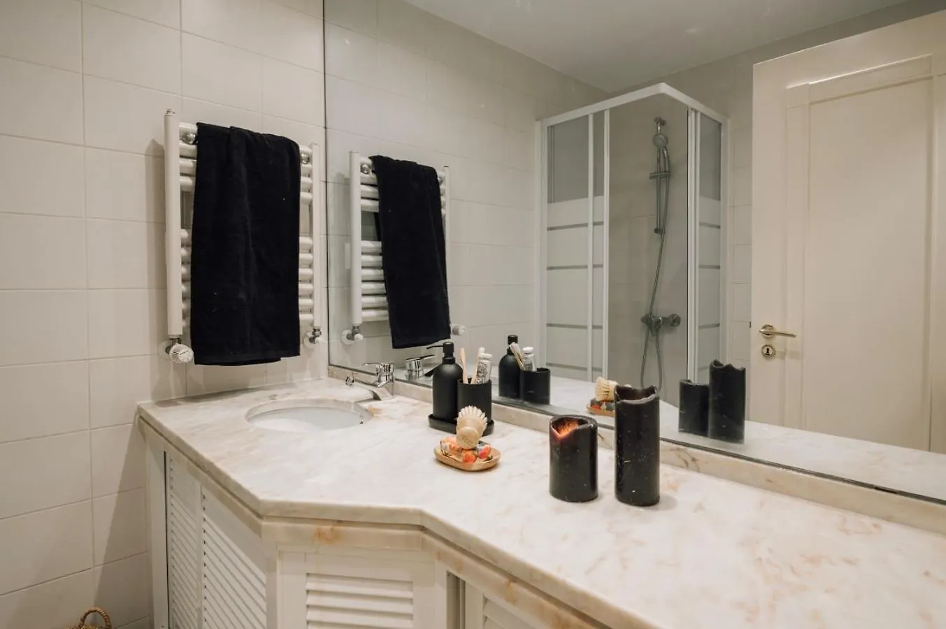 Azzurra - 2 Bedrooms And Parking In Avenidas Novas Лиссабон