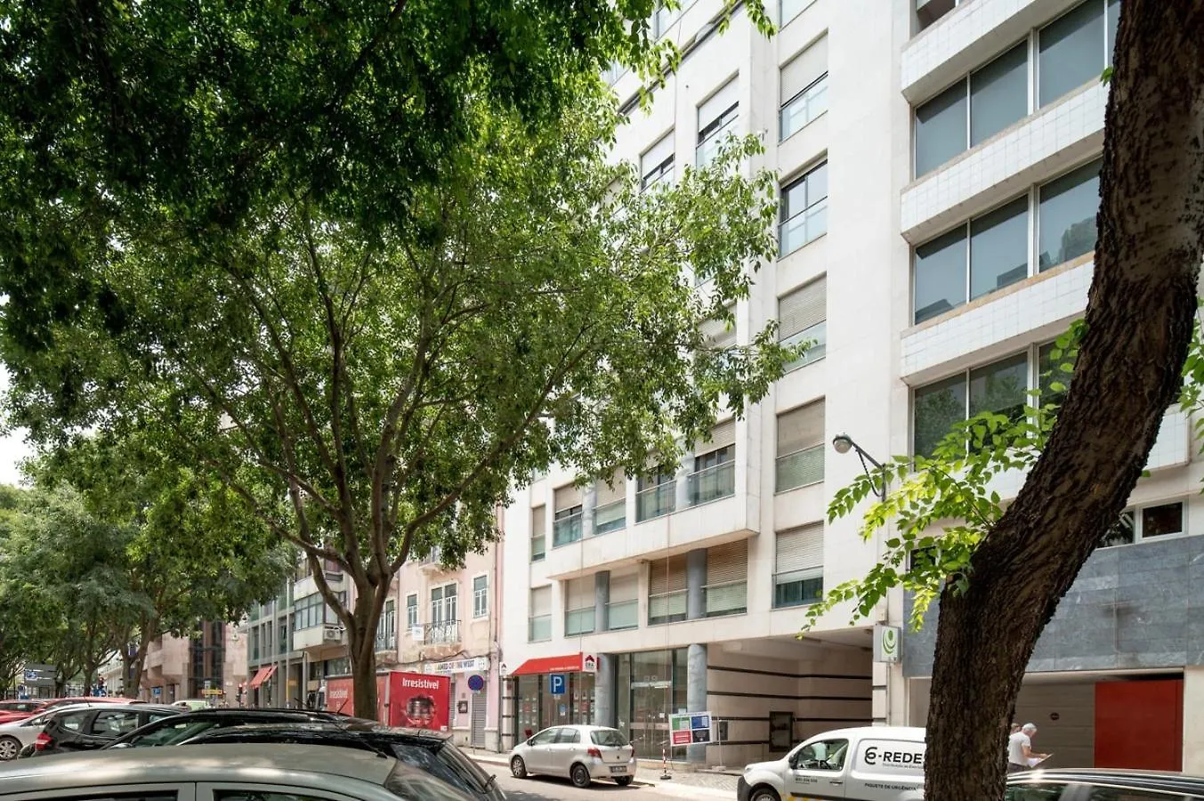 Апартаменты Azzurra - 2 Bedrooms And Parking In Avenidas Novas Лиссабон